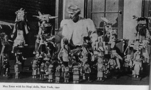 Enrst med Kachina (hopi-dockor) i New York 1942